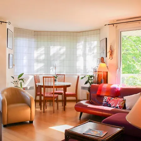 Quiet 86m With Balconies & Parking Paris