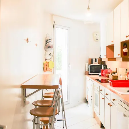 Apartment Quiet 86m With Balconies & Parking *