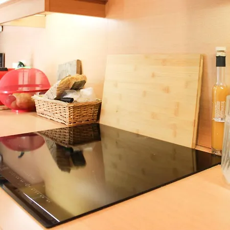 Apartment Quiet 86m With Balconies & Parking *