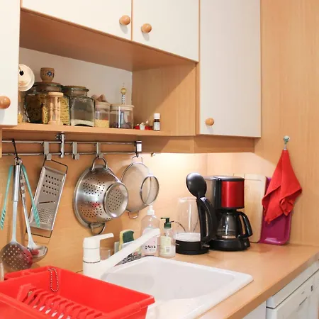 Apartment Quiet 86m With Balconies & Parking *