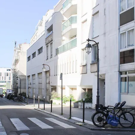 Quiet 86m With Balconies & Parking
